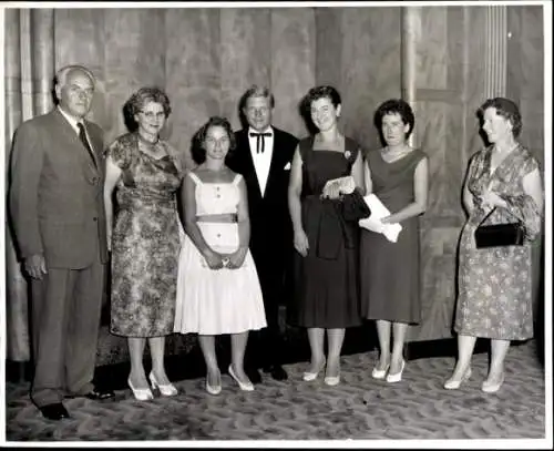 Foto Schauspieler Hardy Krüger zur Premiere des Films "Blind Date" 1959