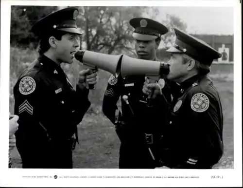 Foto Filmszene "Police Academy", USA 1955, Szene mit Steve Guttenberg, G.W. Bailey u.a.