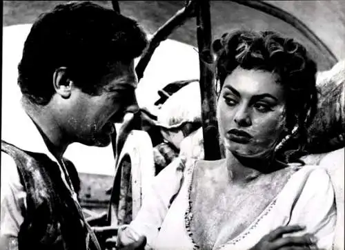 Foto Filmszene "Eine Frau für schwache Stunden", It 1955, Sophia Loreen, Marcello Mastroianni