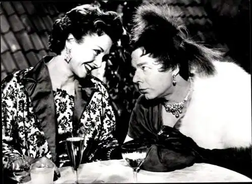 Foto Filmszene "Charleys Tante", D 1956, Szene mit Heinz Rühmann und Hertha Feiler