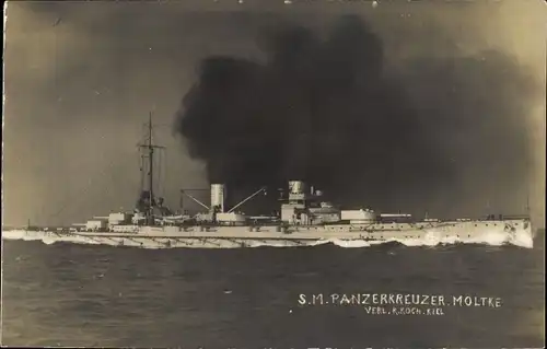 Ak Deutsches Kriegsschiff, SMS Panzerkreuzer Moltke auf Meilenfahrt, Kaiserliche Marine