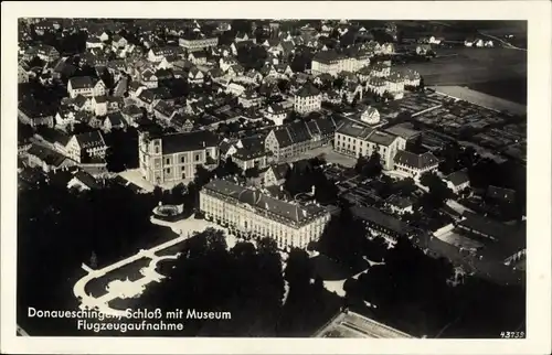 Ak Donaueschingen im Schwarzwald, Fliegeraufnahme, Schloss mit Museum