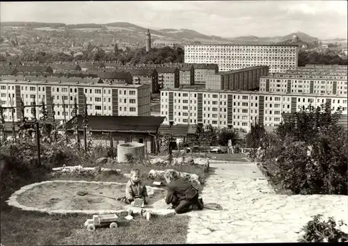 Ak Arnstadt in Thüringen, Neubausiedlung vom Dornheimer Berg, Sandkasten, Hochhäuser