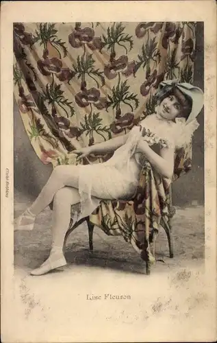 Ak Schauspielerin Lise Fleuron auf Stuhl posierend