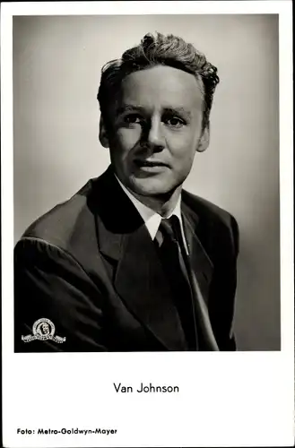 Ak Schauspieler Van Johnson, Portrait im Anzug, Metro Goldwyn Mayer