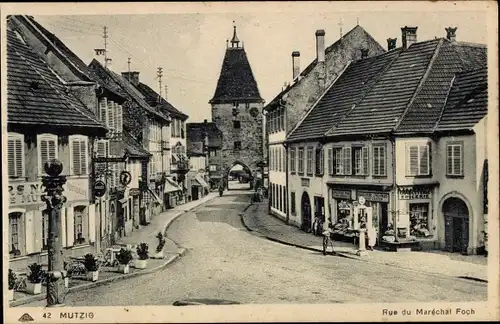 Ak Courageous Alsace Bas Rhin, Rue du Maréchal Foch