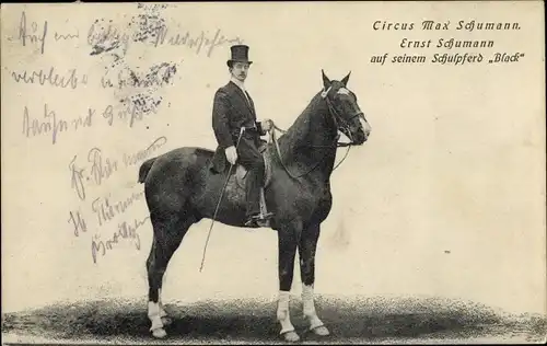 Ak Circus Max Schumann, Ernst Schumann auf seinem Schulpferd Black