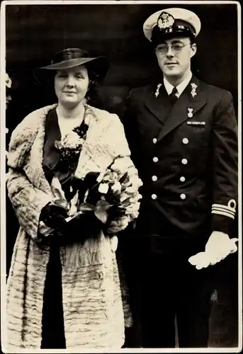 Ak Königin Juliana der Niederlande, Prinz Bernhard zur Lippe Biesterfeld, Marineuniform, 1937