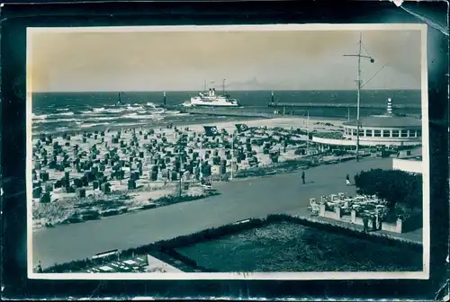 Foto Ak Ostseebad Warnemünde Rostock, Blick auf Strand und Mole