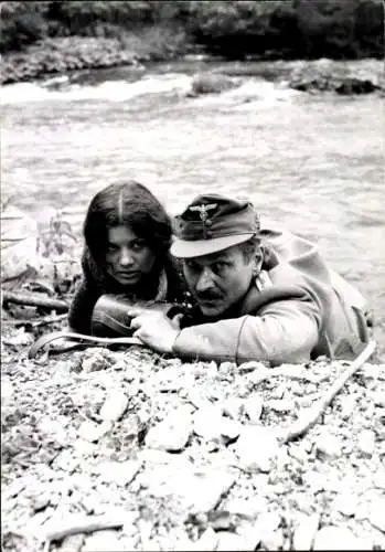 Foto Filmszene Die Brücke von Zupanja, D 1975, Szene mit Sonja Sitar und Heinz Weiss