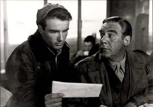 Foto Filmszene Es begann mit einem Kuß, USA 1950, Szene mit Montgomery Clift und Paul Douglas