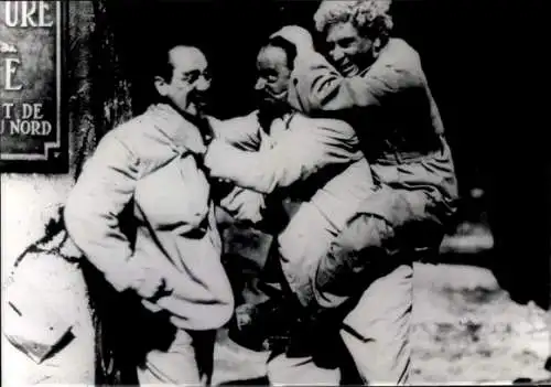 Foto Filmszene Eine Nacht in Casablanca, USA 1946, Szene mit Groucho Marx, Sig Ruman und Harpo Marx