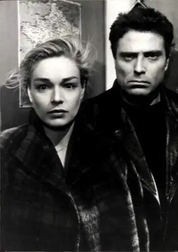 Foto Schauspieler Simone Signoret und Rarf Vallone, Du sollst nicht Ehebrechen