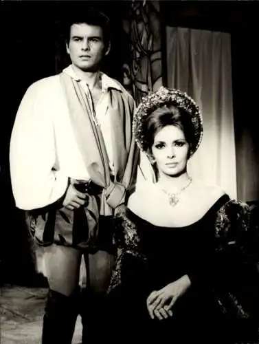 Pressefoto Filmszene, Cervantes der Abenteurer des Königs, Horst Buchholz, Gina Lollobrigida