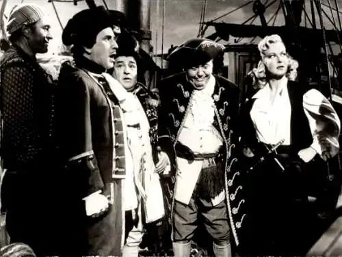 Foto Filmszene "Abbott und Costello unter Piraten", USA 1952, Charles Laughton, Hillary Brooke u.a.