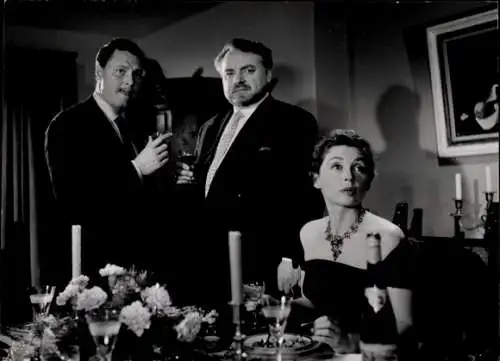 Foto Filmszene "Wie ein Sturmwind", D 1957, Szene mit Lilli Palmer, Willi Kleinau, Ivan Desny