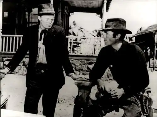 Foto Filmszene "Herrin der toten Stadt ", USA 1948, Szene mit  Gregory Peck und Richard Widmark