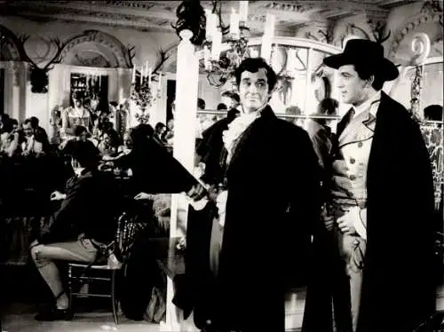 Foto Filmszene "Wenn die Ketten brechen", USA 1954, mit Rock Hudson u.a.