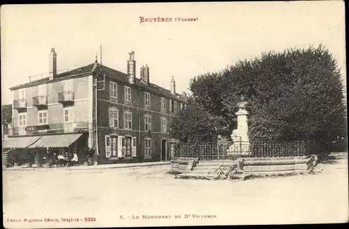Ak Bruyères Vosges, Le Monument du D´Villemin, Cafe