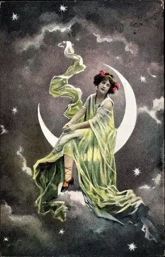 Mondschein Ak Frau in grünem Kleid, Mond am Himmel