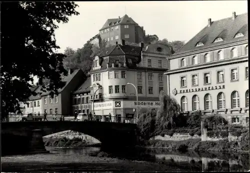 Foto Greiz im Vogtland, Konsum Geschäft, Brücke, Partie am Fluss, Kreissparkasse