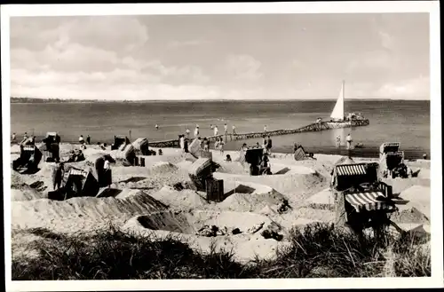 Ak Ostseebad Scharbeutz in Ostholstein, Strand, Strandkörbe, Segelboot