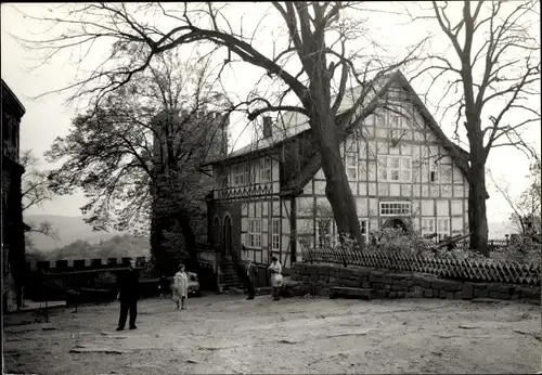 Foto Lutherstadt Eisenach in Thüringen, Fachwerkhaus, Passanten