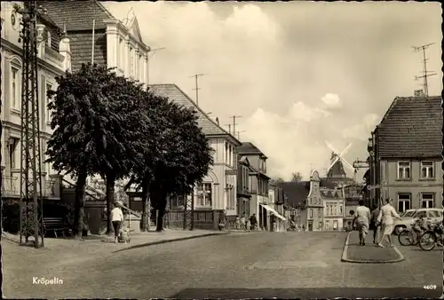 Ak Kröpelin in Mecklenburg, Straßenpartie, Windmühle, Passanten