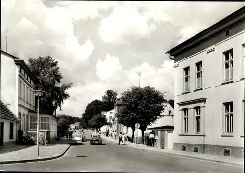 Ak Feldberg in Mecklenburg, Strelitzer Straße, Autos