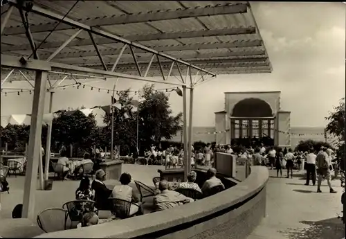 Ak Ostseebad Bansin Heringsdorf auf Usedom, Musikpavillon, Passanten