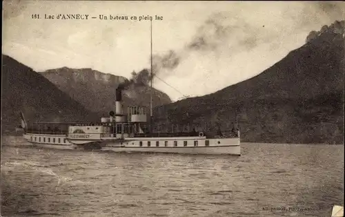 Ak Lac d'Annecy, Dampfer auf dem See