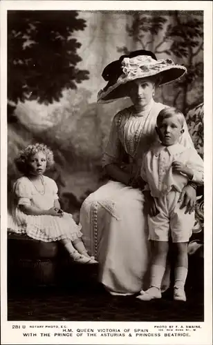 Ak Königin Victoria von Spanien, Prinz von Asturias, Prinzessin Beatrice