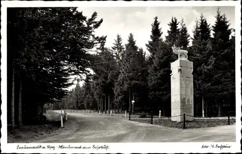 Ak Frauenwald am Rennsteig Ilmenau in Thüringen, Monument am Bohrstuhl