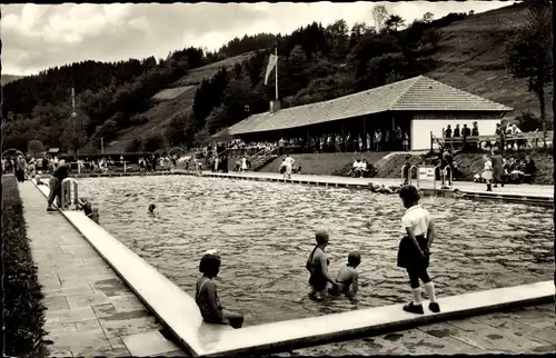 Ak Alpirsbach im Schwarzwald, Partie im Schwimmbad