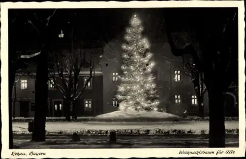 Ak Rehau im Fichtelgebirge Oberfranken, beleuchteter Weihnachtsbaum auf dem Marktplatz