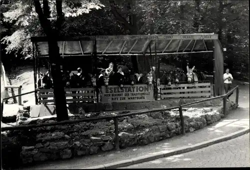 Foto Lutherstadt Eisenach in Thüringen, Eselstation, traditioneller Ritt zur Wartburg