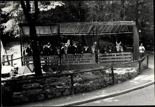 Foto Lutherstadt Eisenach in Thüringen, Eselstation, traditioneller Ritt zur Wartburg