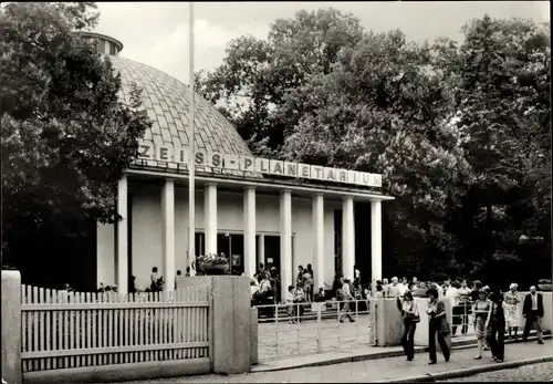 Ak Jena in Thüringen, Zeiss-Planetarium, Besucher