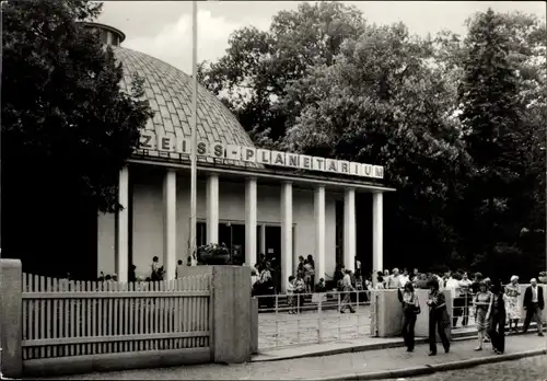 Ak Jena in Thüringen, Zeiss-Planetarium, Besucher