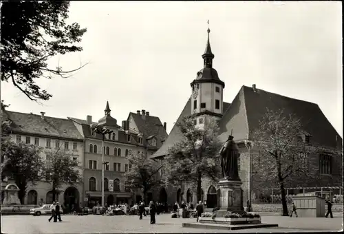 Ak Jena, Rathaus, Denkmal, Passanten