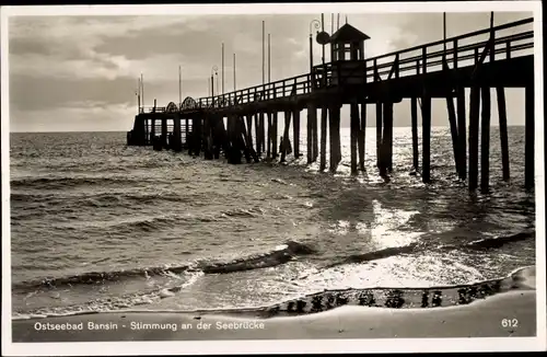 Ak Ostseebad Bansin Heringsdorf auf Usedom, Stimmung an der Seebrücke