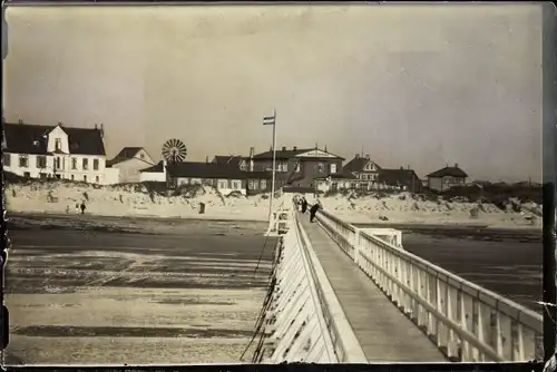 Foto Ak Nordseebad Sankt Peter Ording, Seebrücke zum Strand