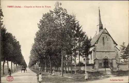 Ak Piney Dawn, Kapelle und Straße nach Troyes