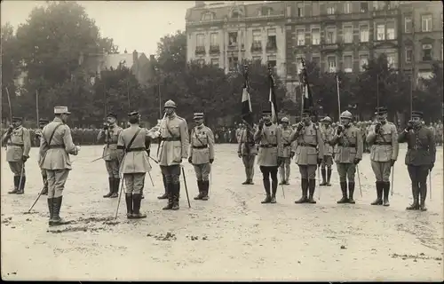 Foto Ak Metz Moselle, französische Soldaten, Exerzierplatz