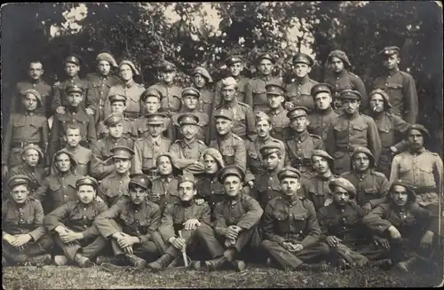 Foto Ak Tschechische Soldaten in Uniformen, Gruppenbild