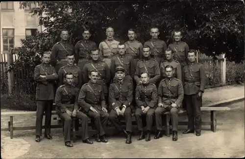 Foto Ak Tschechische Soldaten in Uniformen, Gruppenbild