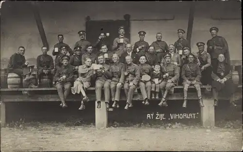 Foto Ak Tschechische Soldaten in Uniformen, Gruppenbild