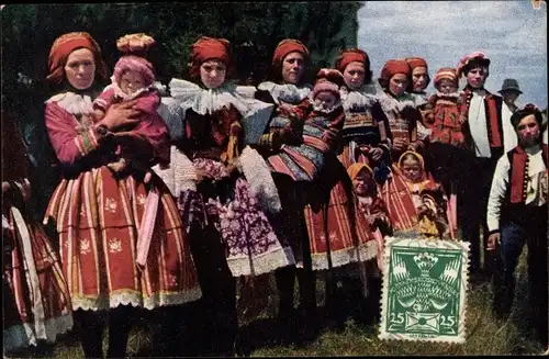 Ak Gruppenbild der Frauen in slowakischer Tracht, Kopftücher, Babys