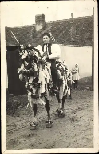 Foto Ak Tschechische Tracht, Böhmische Tracht, Mann zu Pferde