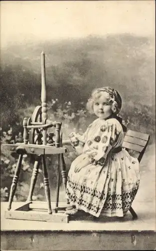 Ak Mädchen in Tracht am Spinnrad